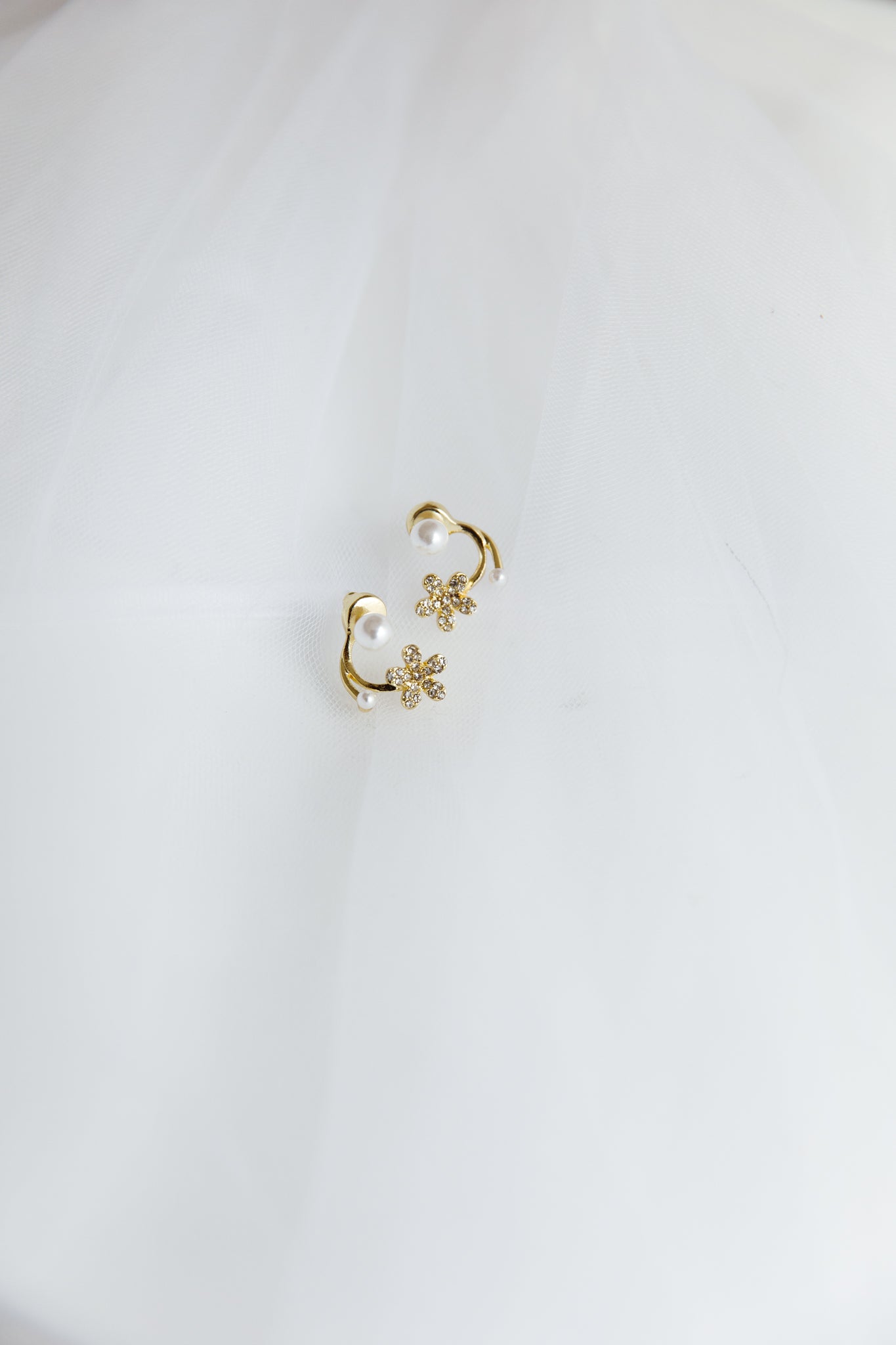 Dakota Pearl Earrings Gold